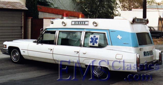 1976SuperiorCadillac,Risher,MontebelloCA02,notelightedrearsign,photoTerryLange.jpg