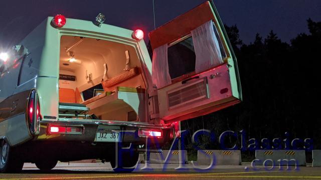 1976SuperiorXLCadillac05,carphJeanMarcDugas.jpg
