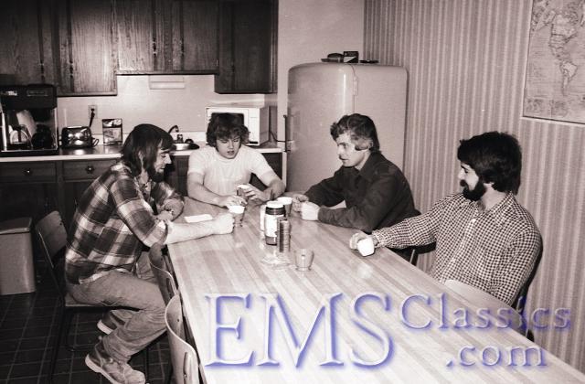 1978productioncrewhascoffeebreak02.jpg