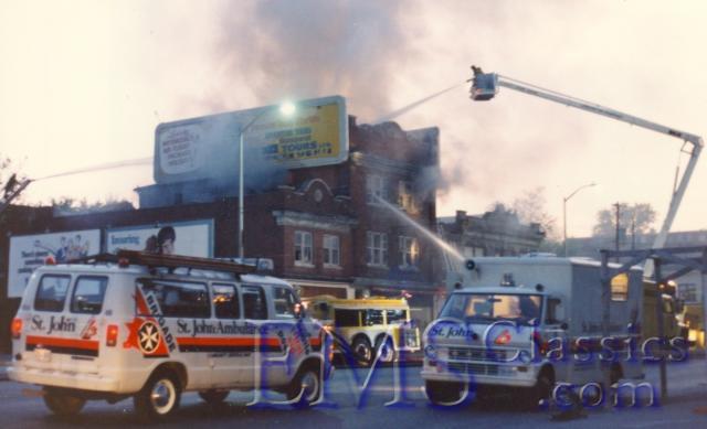 1979Dodge,1971Ford,StJohnAmbulance,LondonON01photoPWHarding.jpg