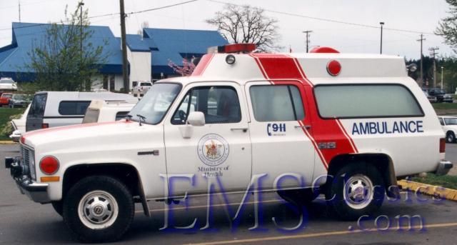 1980GMSuburban,CourtenayBC,photoKentRoduck.jpg