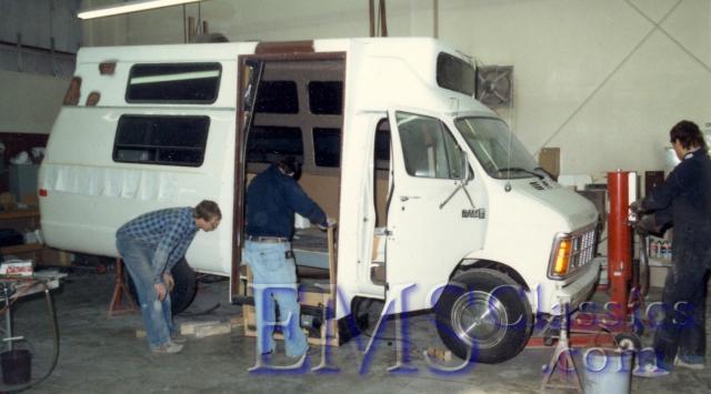 198500699BInstallingFleurylift.jpg