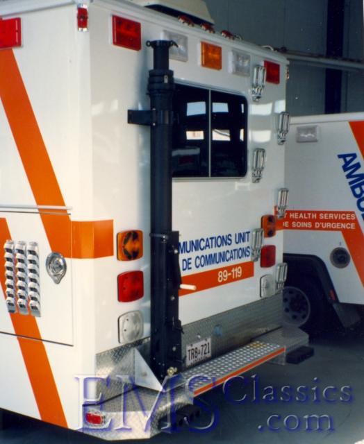 198901CommunicationsUnit.jpg