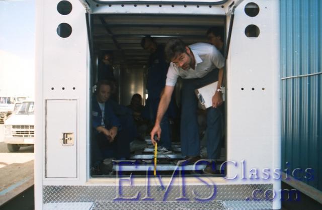 199001Roymeasuringloadingheightwithpeopleasballast.jpg