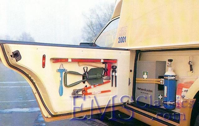 1991Mercedesseries200106,halfdoor.jpg