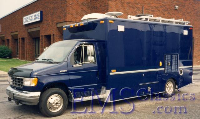 1994NovacentreFord,BellVideo,MontrealQC.jpg