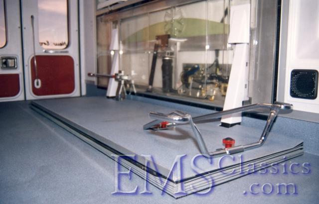199502230NE07Plexiglasswallfordisplaypurposes.jpg