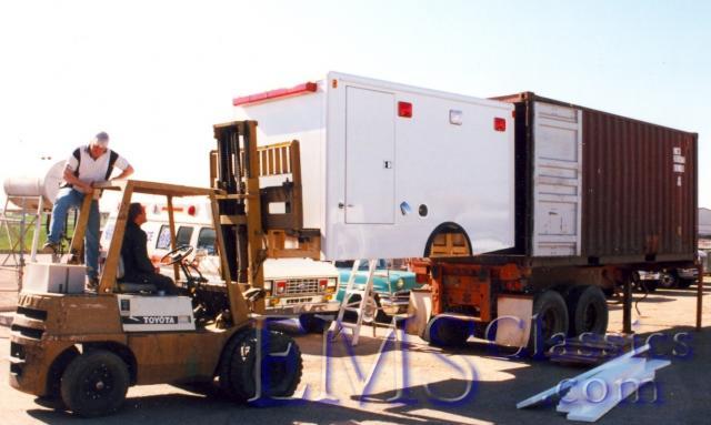 199903404CBUJordan04Geoffclimbupandseeifitwillclear.jpg