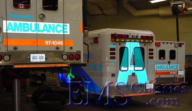 2001TorontoONAmbulanceGarage02.JPG