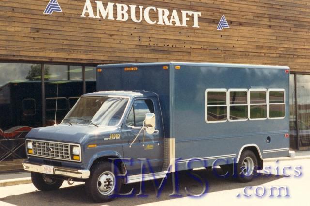 271CB011988Ford,RecreationParksCrewBus,GovernmetofAlberta,EdmontonAB.jpg