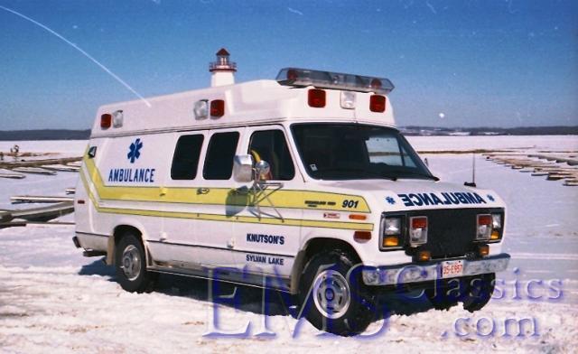 436FA07soldtoKnutsons,SylvanLakeAB,haslighthouseonroof.jpg