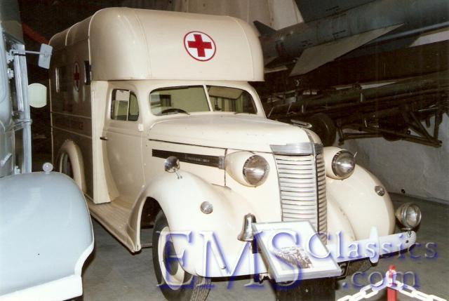 x1930sUSNashconvertedtoWWIIBritishDuxfordairmuseumEnglandphotoNedS.jpg