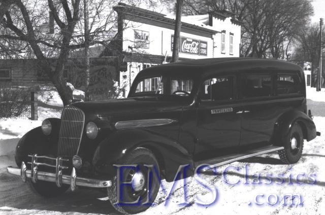 x1935HenneyOlds,LoewenFH,Steinbach,phMennoniteMuseum.jpg