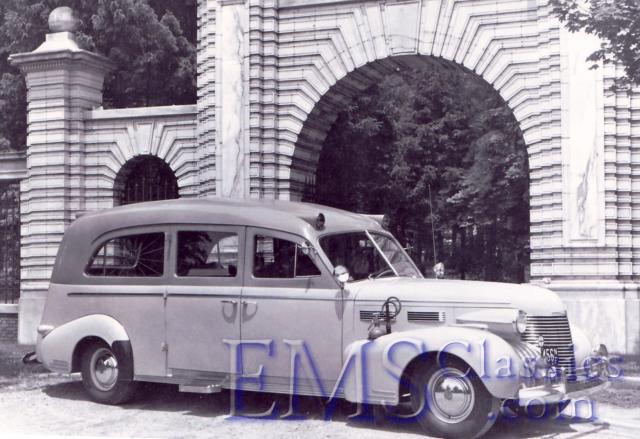 x1940SilverKnightstownCadillac,LakewoodNJ,phRichLitton.jpg