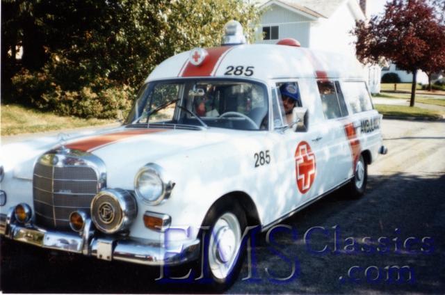 x1966BinzMercedes,PortAlberni,phBHarford.jpg